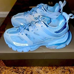 BALENCIAGA TRACK CLEAR SOLE SNEAKER IN BLUE !